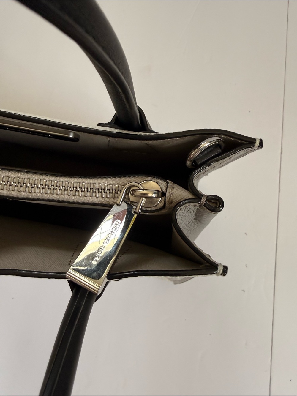 NWT Michael Kors Mercer Pebbled Leather Colorblock Satchel/Cross Body White Navy - Picture 10 of 13